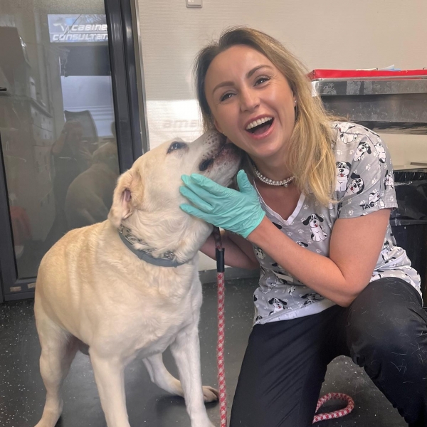 Dr. Victoria Spau - Oftalmologie veterinara Bucuresti